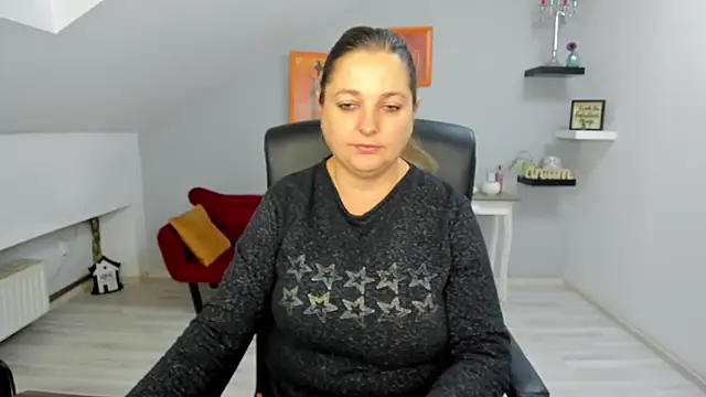 Snapshot of LollaGirl chatting on October 2025 03:17:02 AM LollaGirl online show from October 2025 03:17:02 AM