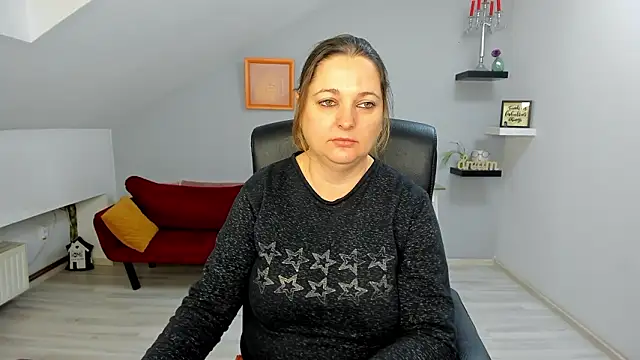 Snapshot of LollaGirl chatting on February 2026 04:08:01 AM LollaGirl online show from February 2026 04:08:01 AM