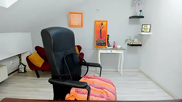 Snapshot of LollaGirl chatting on February 2026 04:10:02 AM LollaGirl online show from February 2026 04:10:02 AM