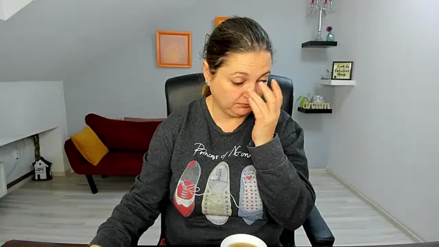 Snapshot of LollaGirl chatting on January 2026 04:16:02 AM LollaGirl online show from January 2026 04:16:02 AM