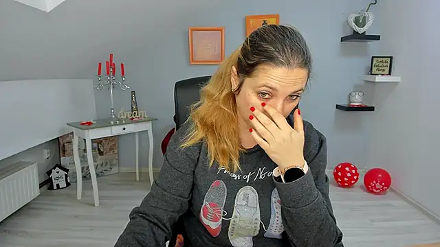 LollaGirl online show from February 2025 04:19:01 AM