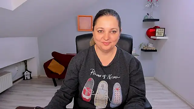 LollaGirl online show from March 2026 04:21:02 AM