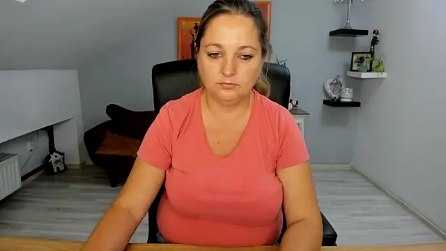 LollaGirl online show from September 2025 03:38:02 AM