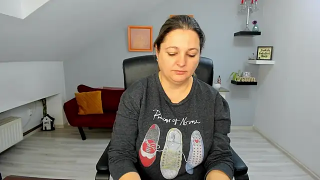 Snapshot of LollaGirl chatting on January 2026 04:19:01 AM LollaGirl online show from January 2026 04:19:01 AM