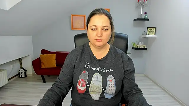 Snapshot of LollaGirl chatting on January 2026 04:19:02 AM LollaGirl online show from January 2026 04:19:02 AM