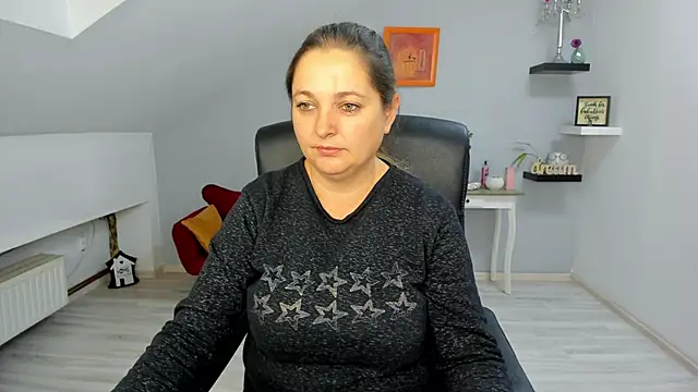 Snapshot of LollaGirl chatting on November 2025 04:17:02 AM LollaGirl online show from November 2025 04:17:02 AM