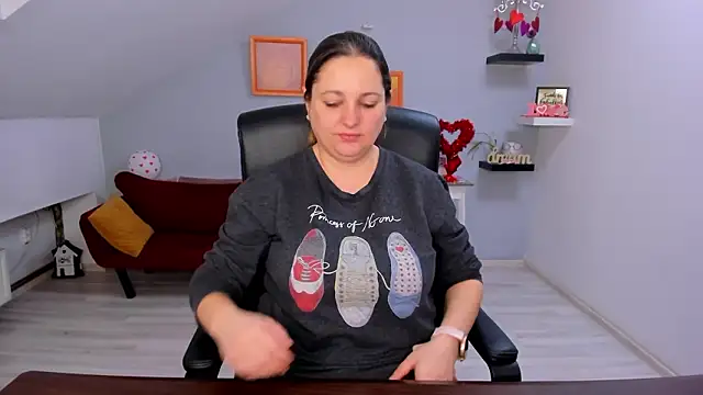 Snapshot of LollaGirl chatting on February 2026 04:45:01 AM LollaGirl online show from February 2026 04:45:01 AM