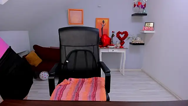 Snapshot of LollaGirl chatting on February 2026 04:21:02 AM LollaGirl online show from February 2026 04:21:02 AM