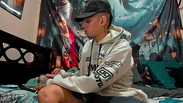 davidlatin66 online show from November 2025 06:23:02 PM