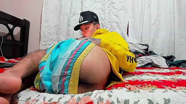 davidlatin66 online show from December 2025 02:05:01 AM