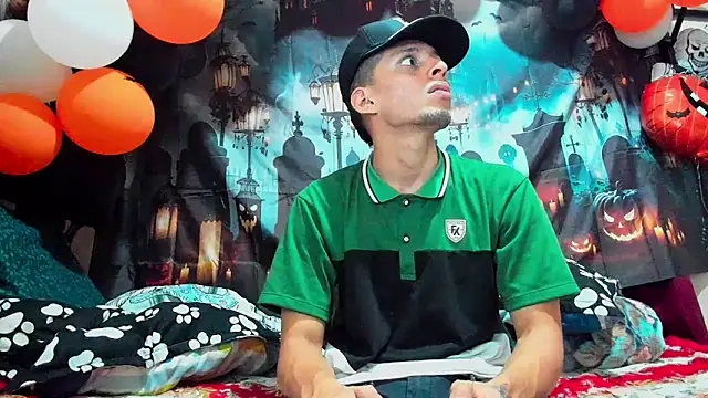 Snapshot of davidlatin66 chatting on October 2025 01:20:01 AM davidlatin66 online show from October 2025 01:20:01 AM