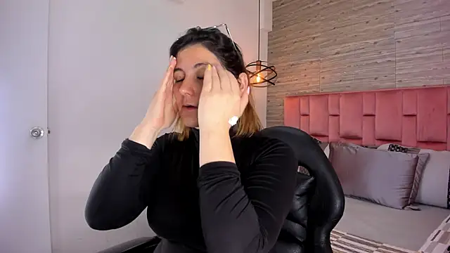 SarahDeyvis online show from October 2025 04:42:02 PM