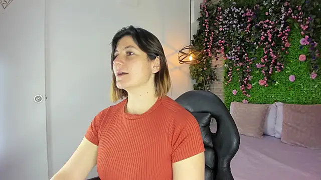 SarahDeyvis online show from February 2026 01:30:01 PM