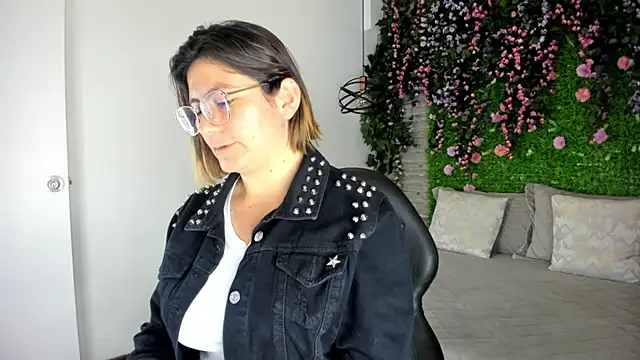 SarahDeyvis online show from January 2026 02:13:01 PM