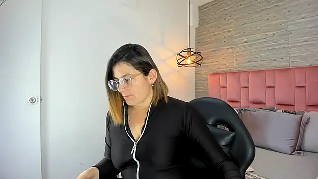 SarahDeyvis online show from October 2025 01:10:01 PM