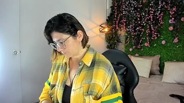 SarahDeyvis online show from December 2025 02:32:02 PM