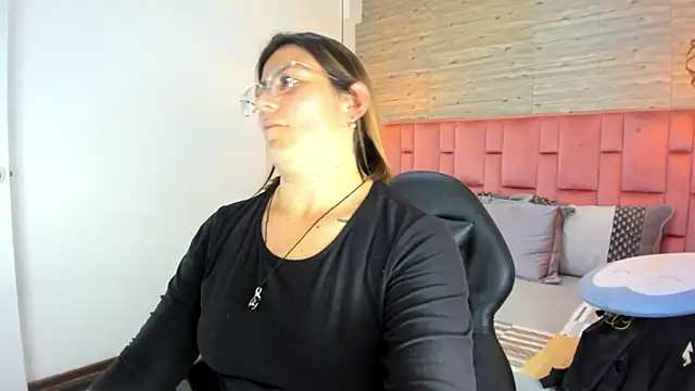 SarahDeyvis online show from October 2025 07:28:01 PM