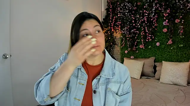 SarahDeyvis online show from December 2025 01:49:01 PM