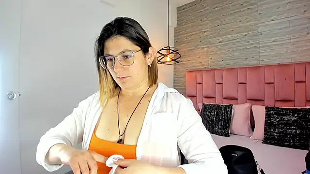 SarahDeyvis online show from September 2025 01:39:02 PM