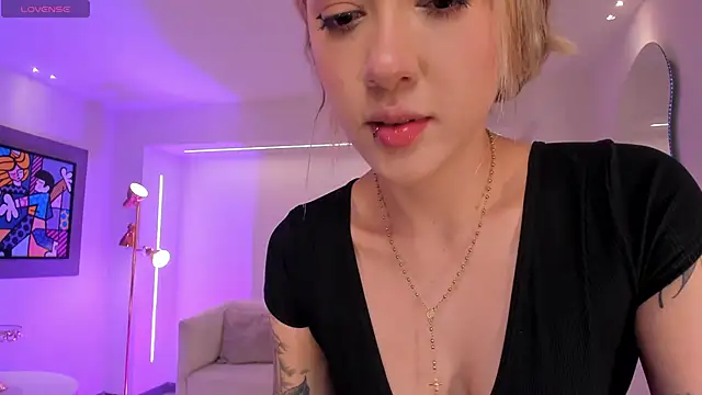 EveBensonX online show from October 2025 12:29:01 PM