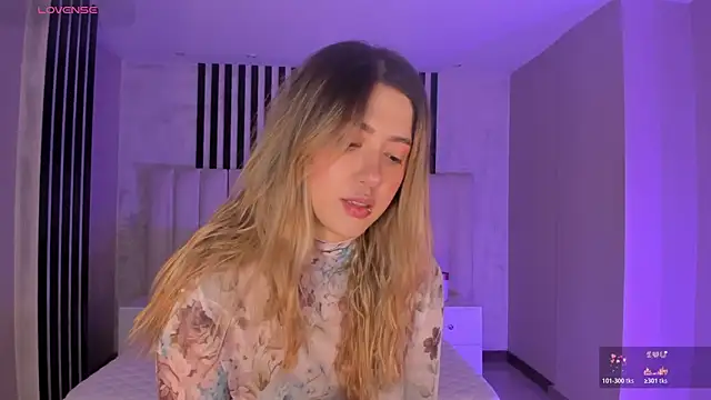 EveBensonX online show from April 2026 07:37:02 PM