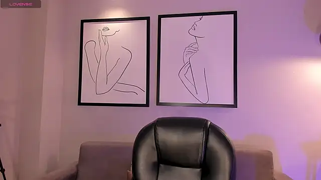 Snapshot of EveBensonX chatting on November 2025 12:16:02 PM EveBensonX online show from November 2025 12:16:02 PM