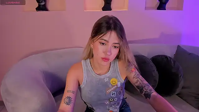 EveBensonX online show from February 2025 12:27:01 PM