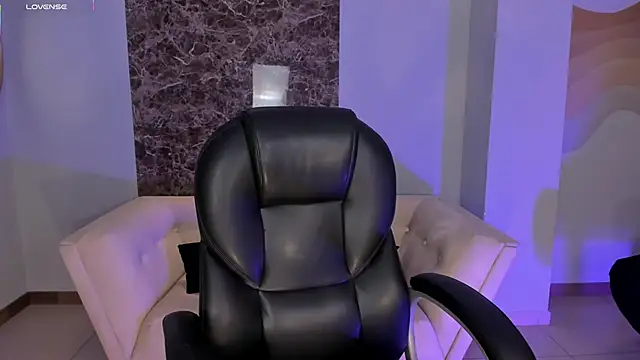 EveBensonX online show from October 2025 12:51:02 PM