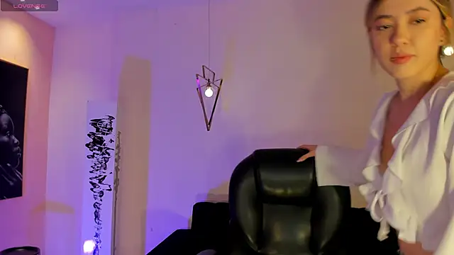 EveBensonX online show from January 2026 07:20:02 PM