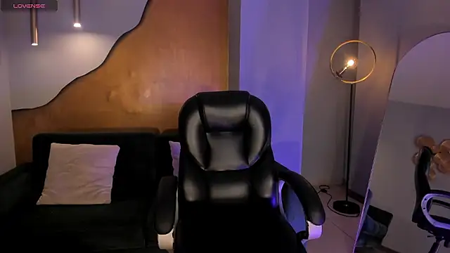 EveBensonX online show from February 2026 12:11:01 PM