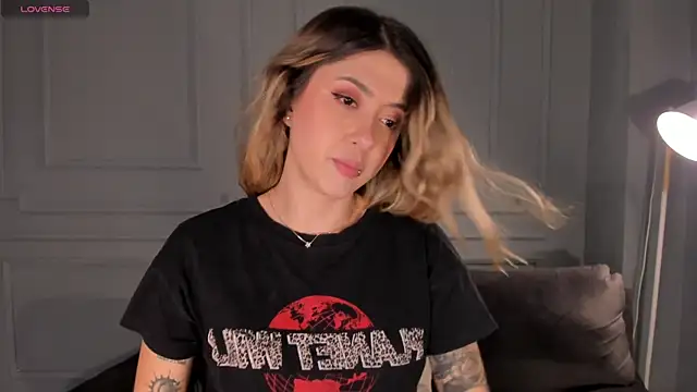 EveBensonX online show from April 2026 08:02:01 PM