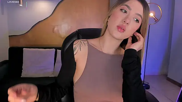 EveBensonX online show from October 2025 12:17:02 PM