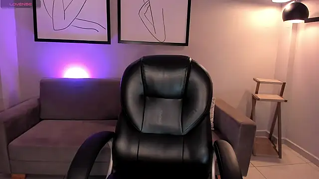 Snapshot of EveBensonX chatting on November 2025 02:28:02 PM EveBensonX online show from November 2025 02:28:02 PM