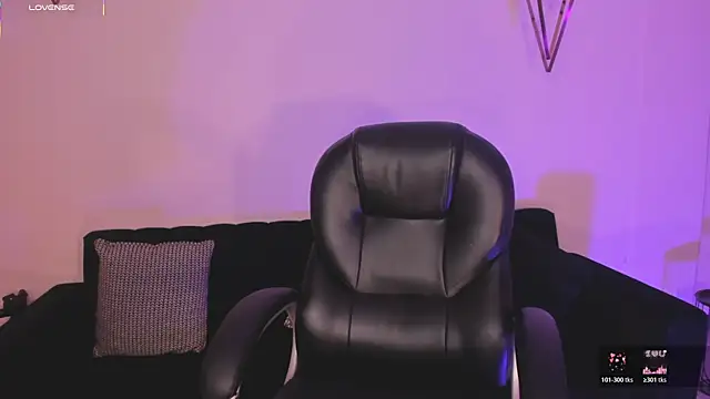 Snapshot of EveBensonX chatting on December 2025 11:42:02 AM EveBensonX online show from December 2025 11:42:02 AM