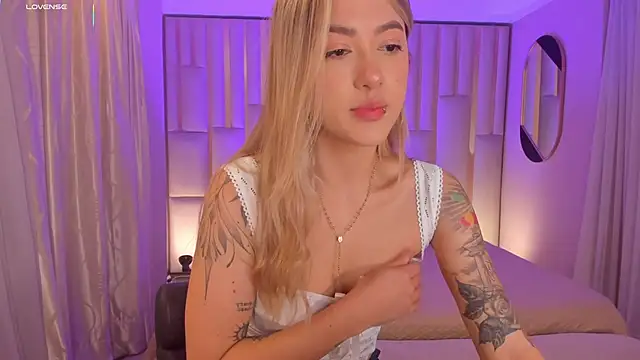 EveBensonX online show from October 2025 07:26:02 PM