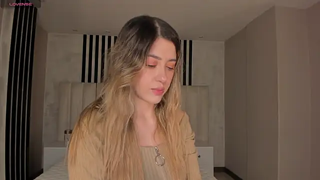 EveBensonX online show from April 2026 06:36:02 PM