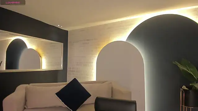 EveBensonX online show from April 2026 06:36:01 PM