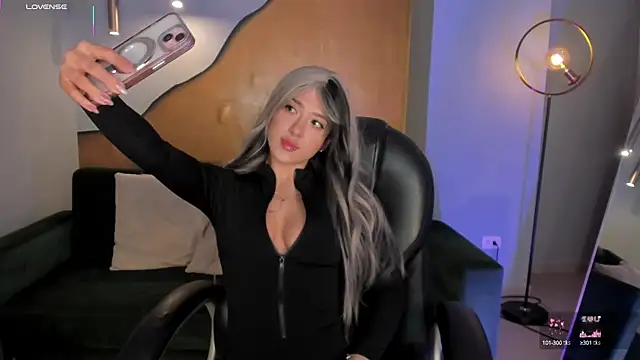 EveBensonX online show from October 2025 12:50:01 PM