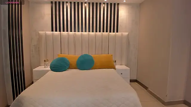 EveBensonX online show from April 2026 06:48:02 PM