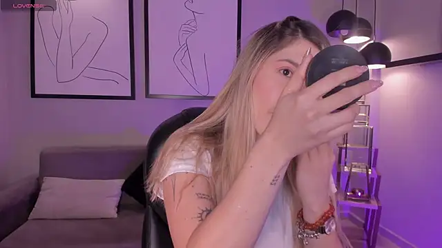 EveBensonX online show from January 2026 12:20:02 PM