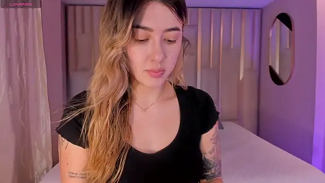 Snapshot of EveBensonX chatting on April 2026 07:49:01 PM EveBensonX online show from April 2026 07:49:01 PM