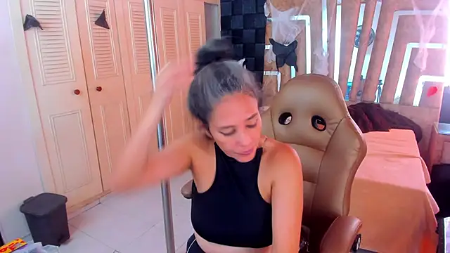 cute sassy online show from November 2025 02:31:02 PM