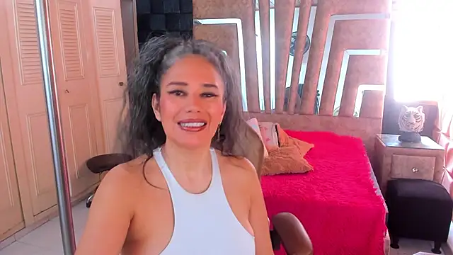 cute sassy online show from December 2025 03:11:01 PM