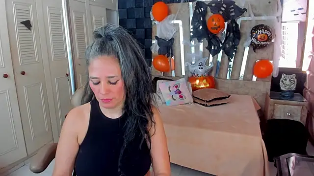 cute sassy online show from October 2025 03:33:01 PM