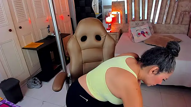 cute sassy online show from April 2026 02:13:02 PM