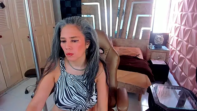 cute sassy online show from November 2025 01:17:01 PM