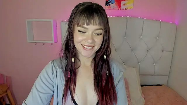 Snapshot of 18candys chatting on December 2024 11:42:01 PM 18candys online show from December 2024 11:42:01 PM