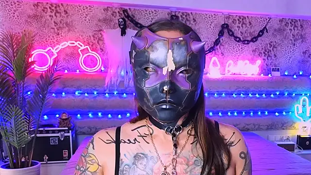 Cool Freak  online show from October 2025 10:25:01 AM