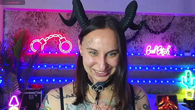 Cool Freak  online show from May 2026 10:02:02 AM