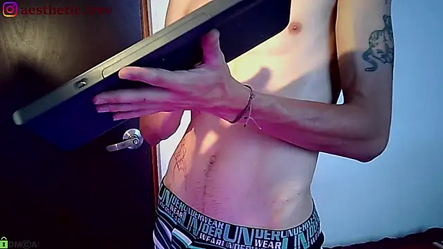 Snapshot of Twink_Temptation chatting on January 2025 05:44:02 PM Twink Temptation online show from January 2025 05:44:02 PM